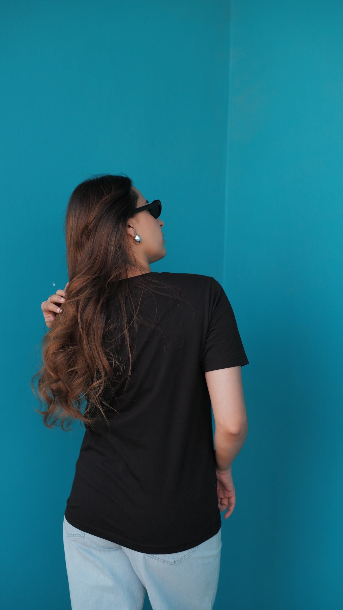 BLACK TSHIRT WITH 3D FLOWERS