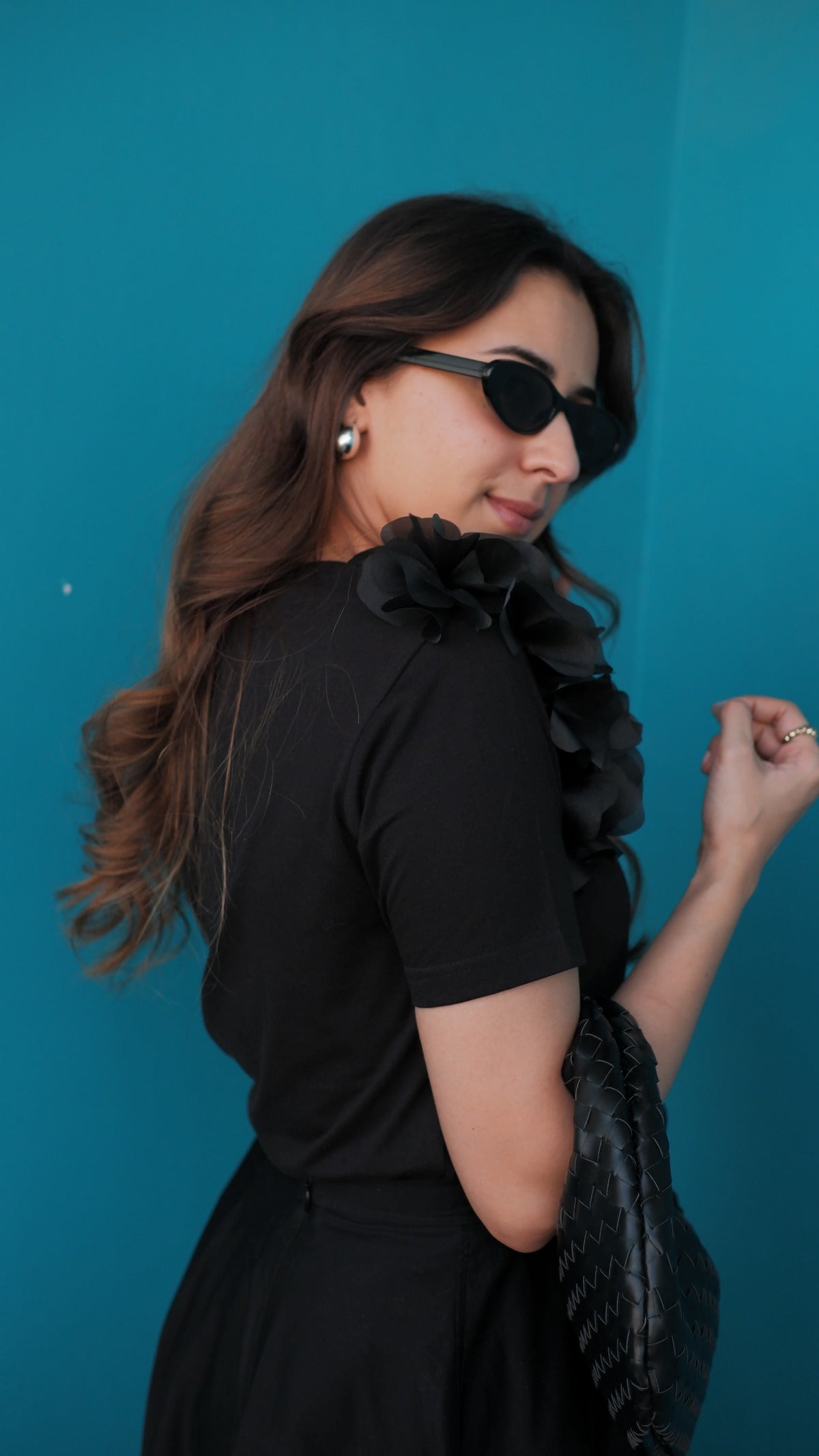 BLACK TSHIRT WITH 3D FLOWERS