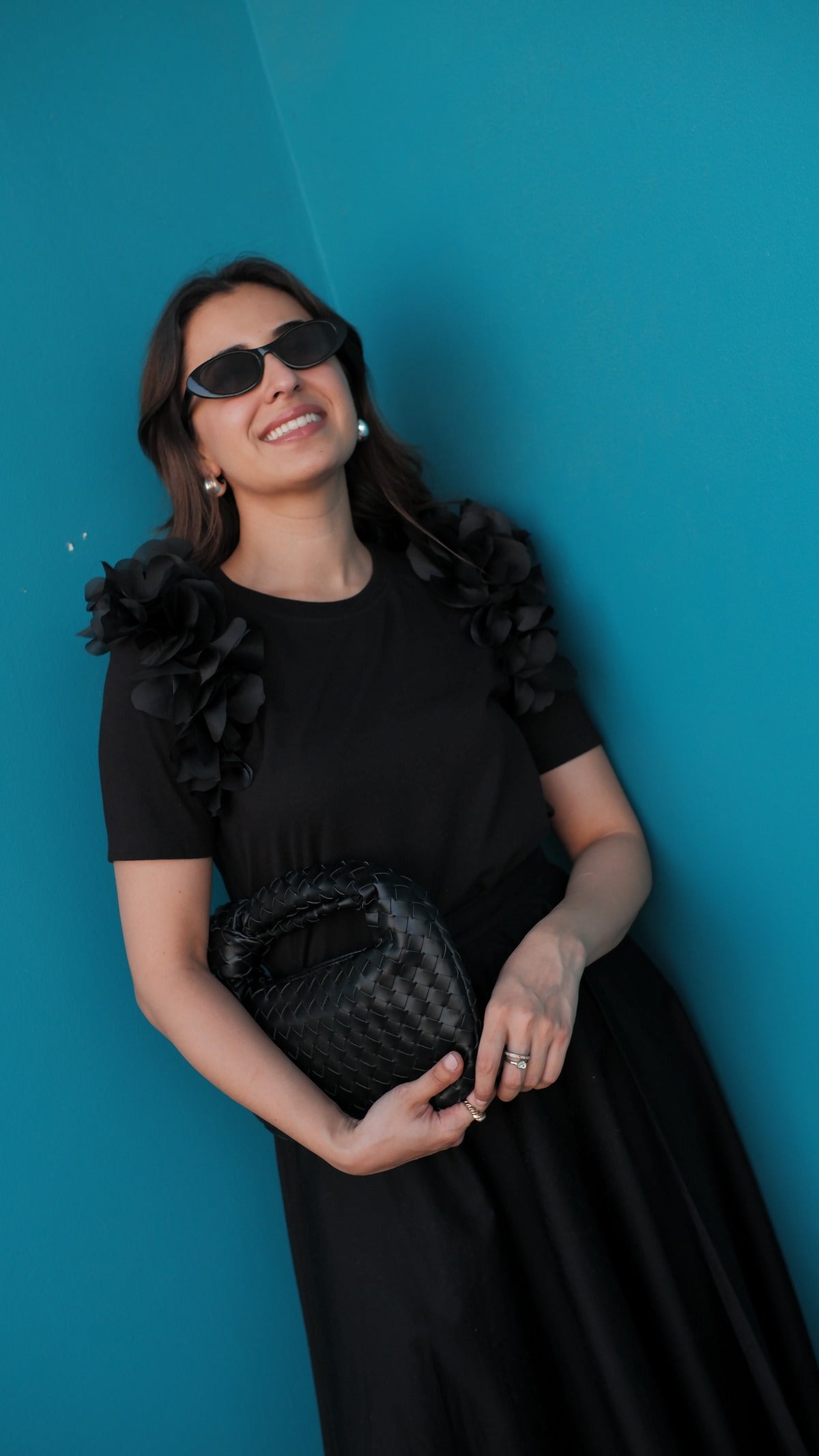 BLACK TSHIRT WITH 3D FLOWERS