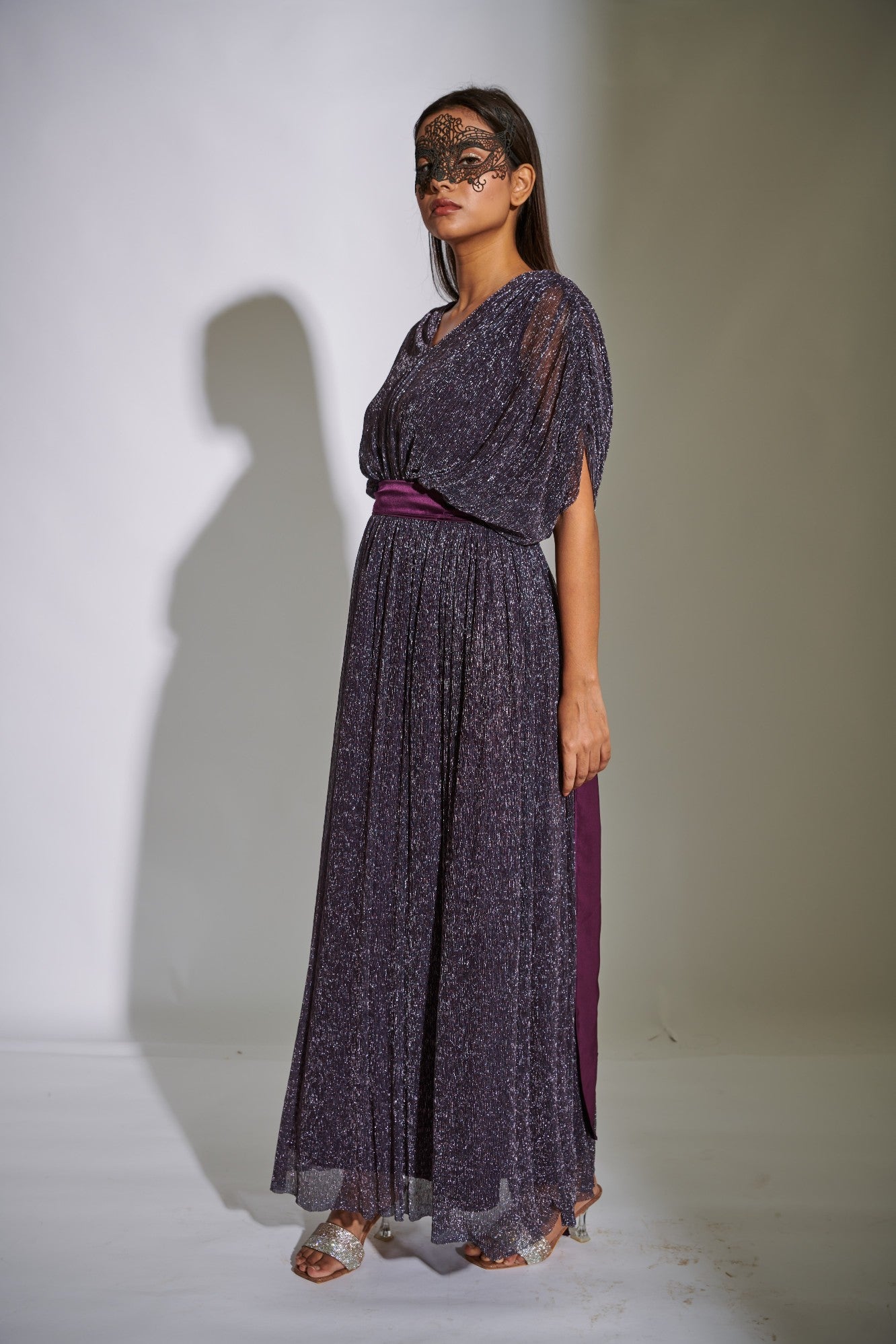 METALLIC PURPLE V-NECK GOWN WITH BELT