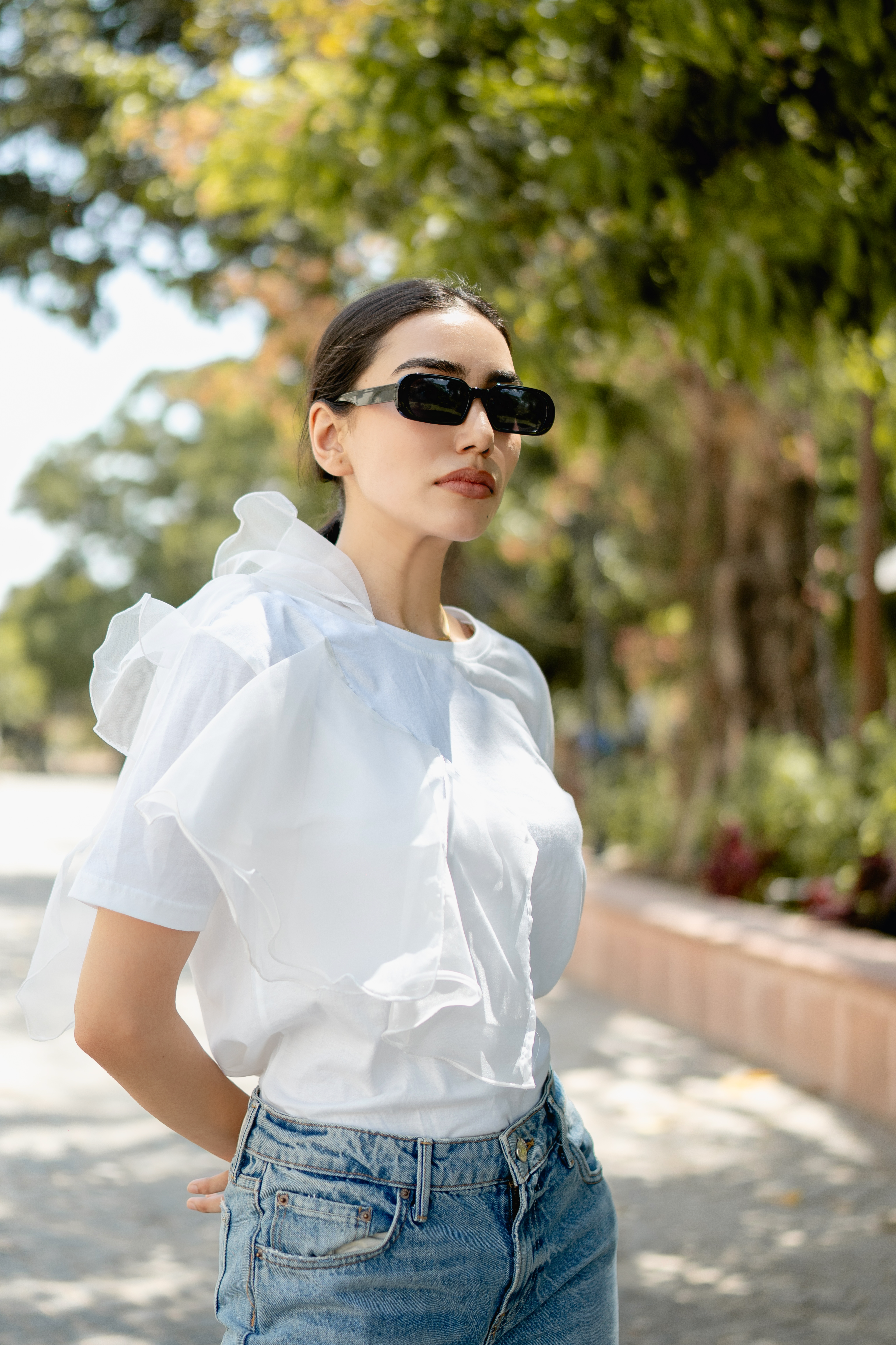 WHITE RUFFLED TSHIRT