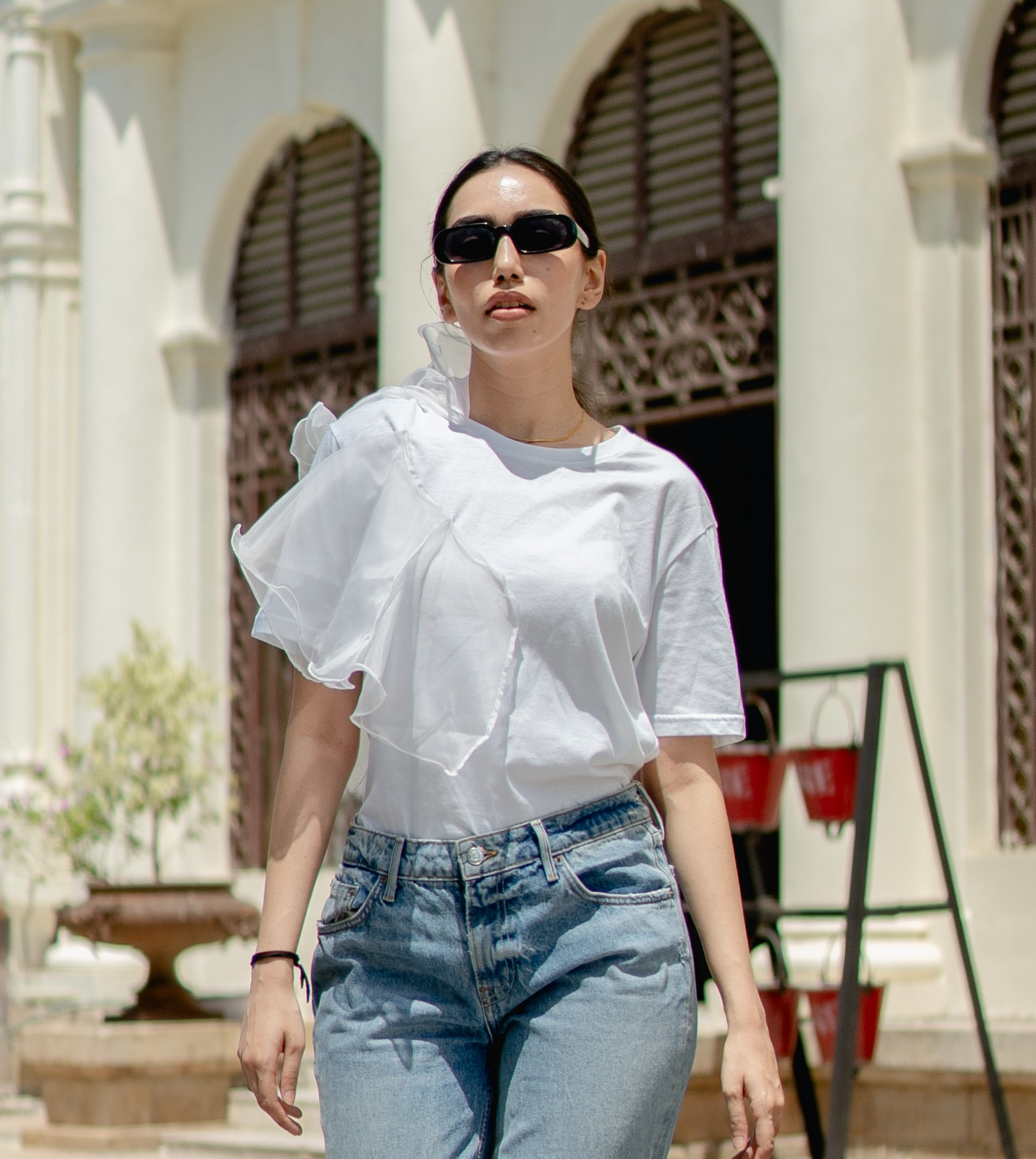 WHITE RUFFLED TSHIRT