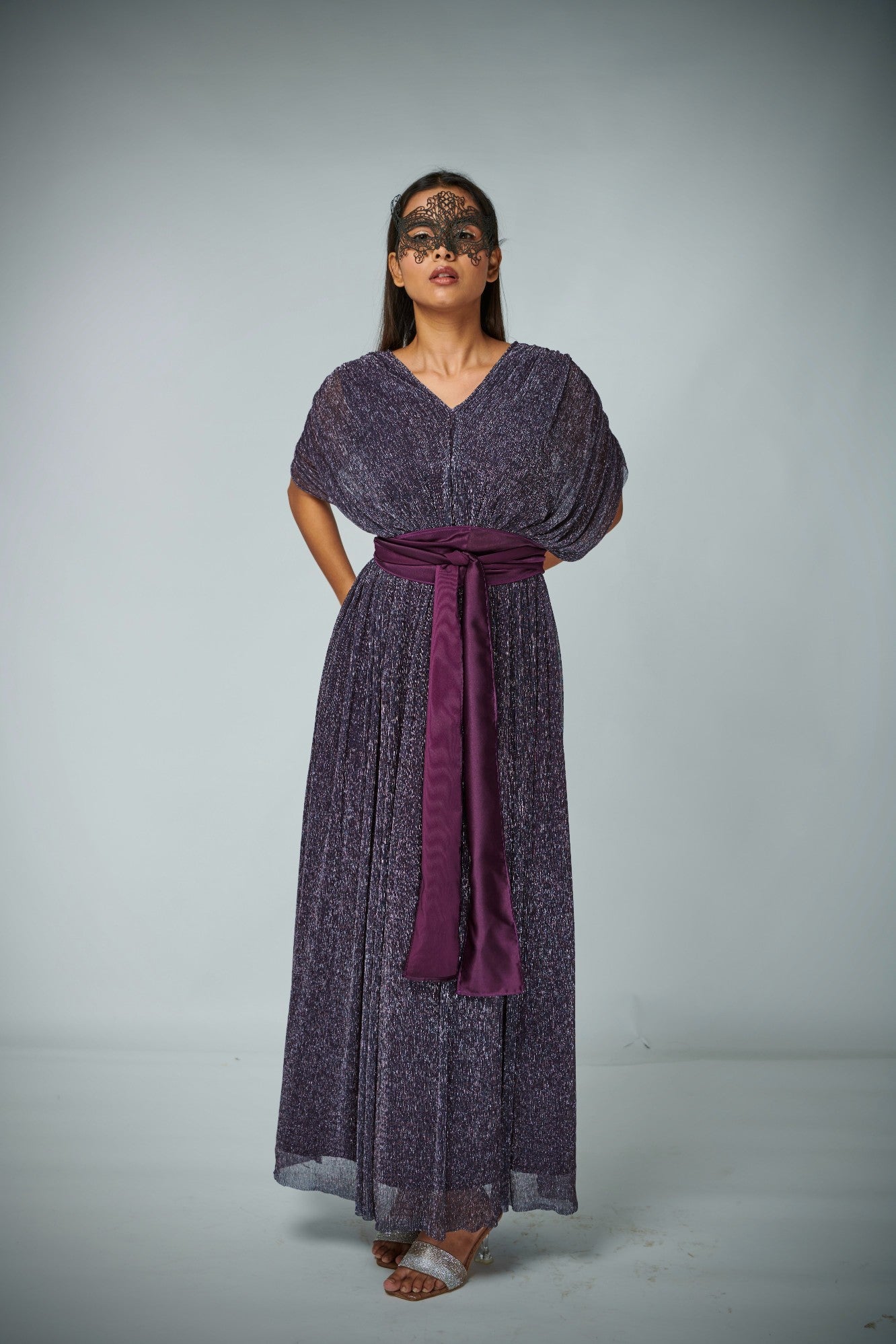 METALLIC PURPLE V-NECK GOWN WITH BELT