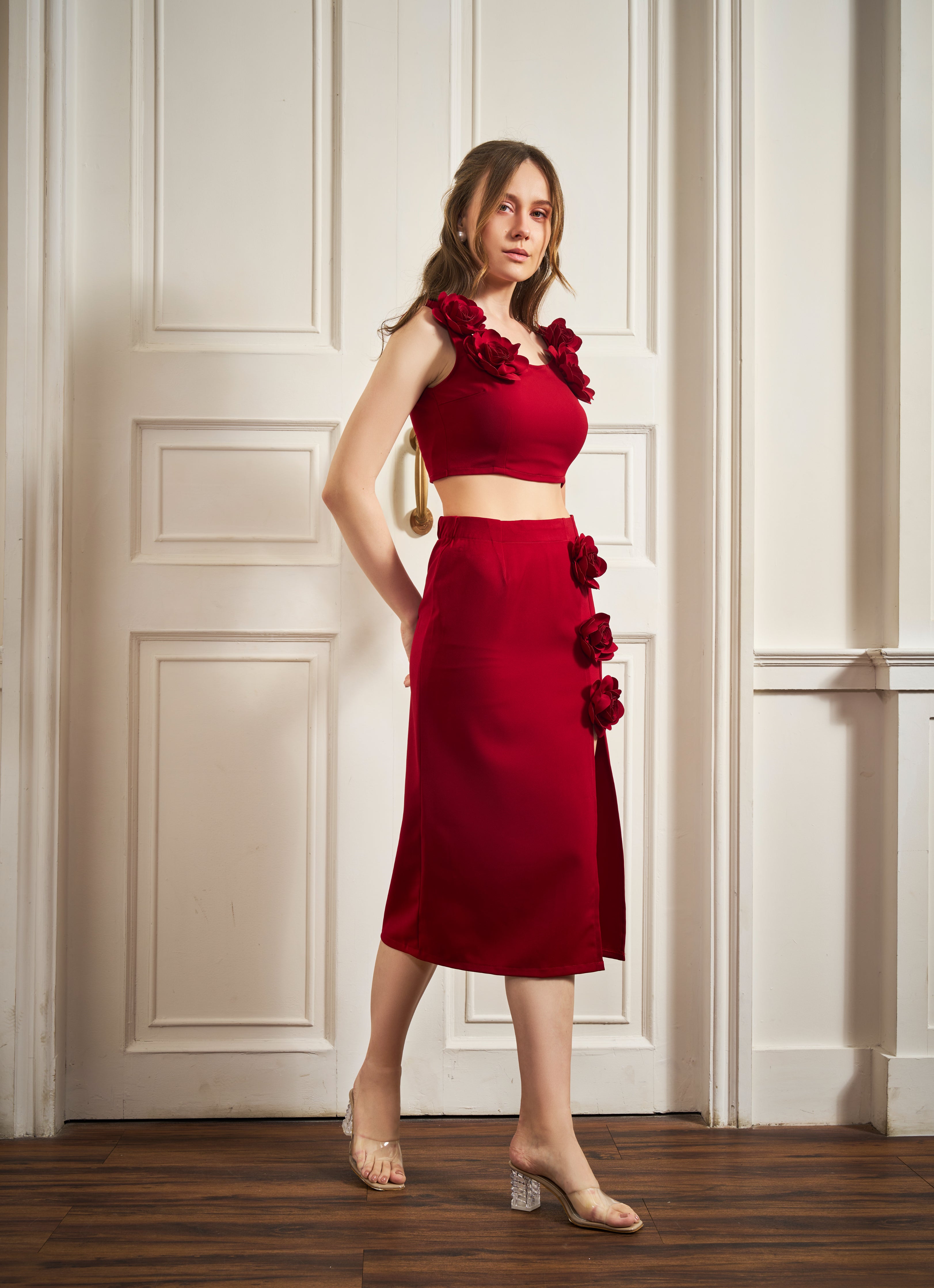 Red Róse Crop Top With Slit Skirt
