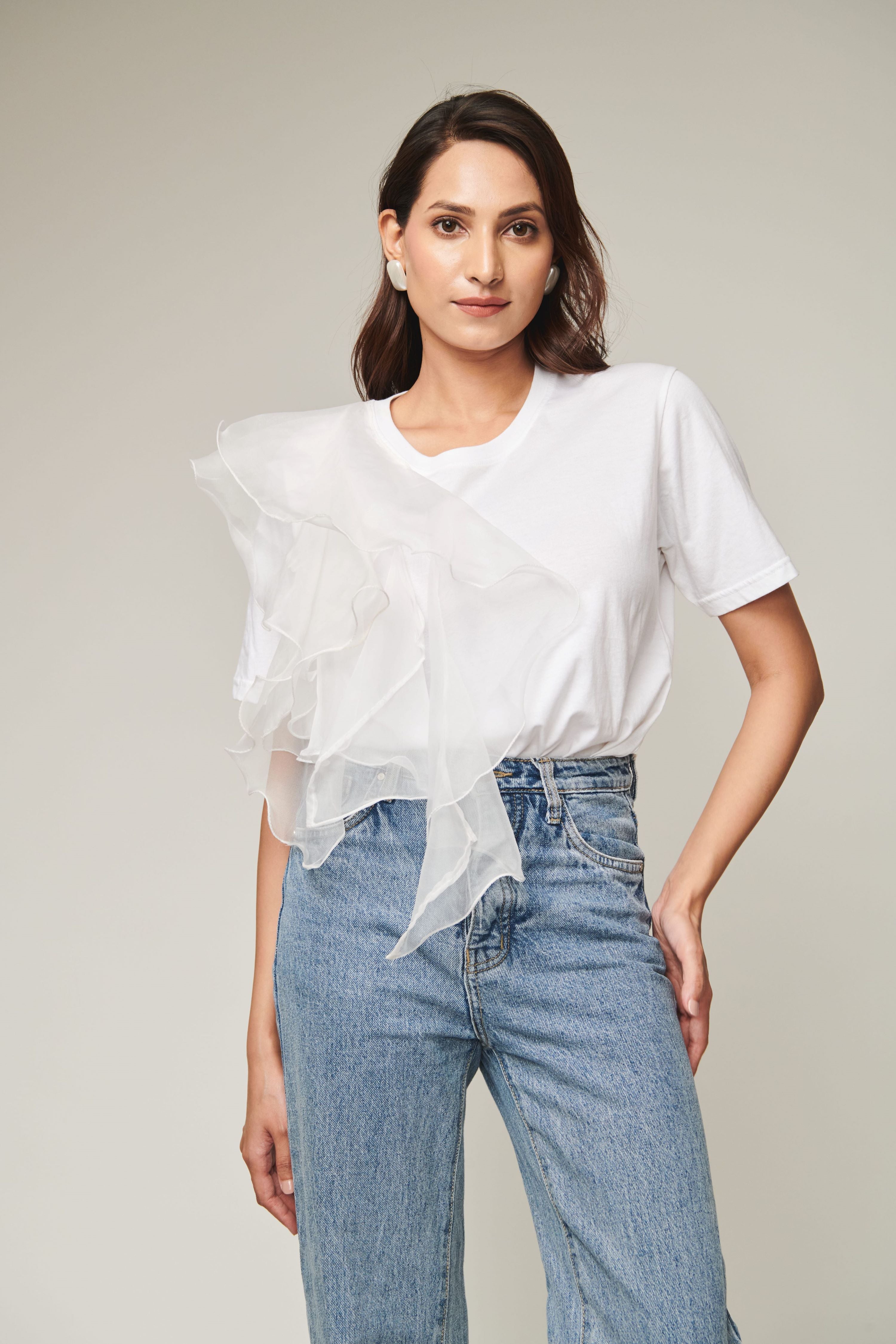 WHITE RUFFLED TSHIRT