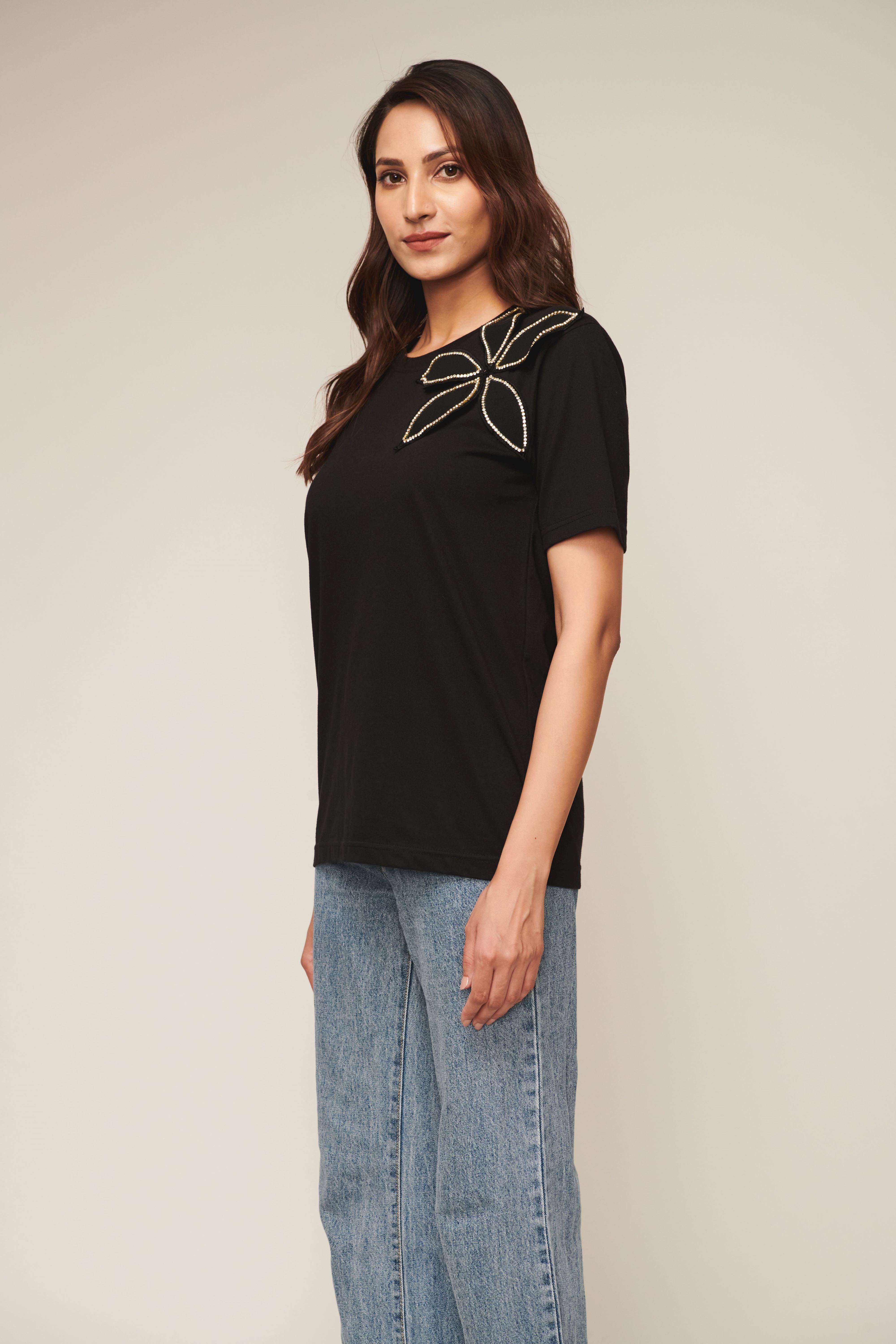 BLACK TSHIRT WITH RHINESTONE FLOWER