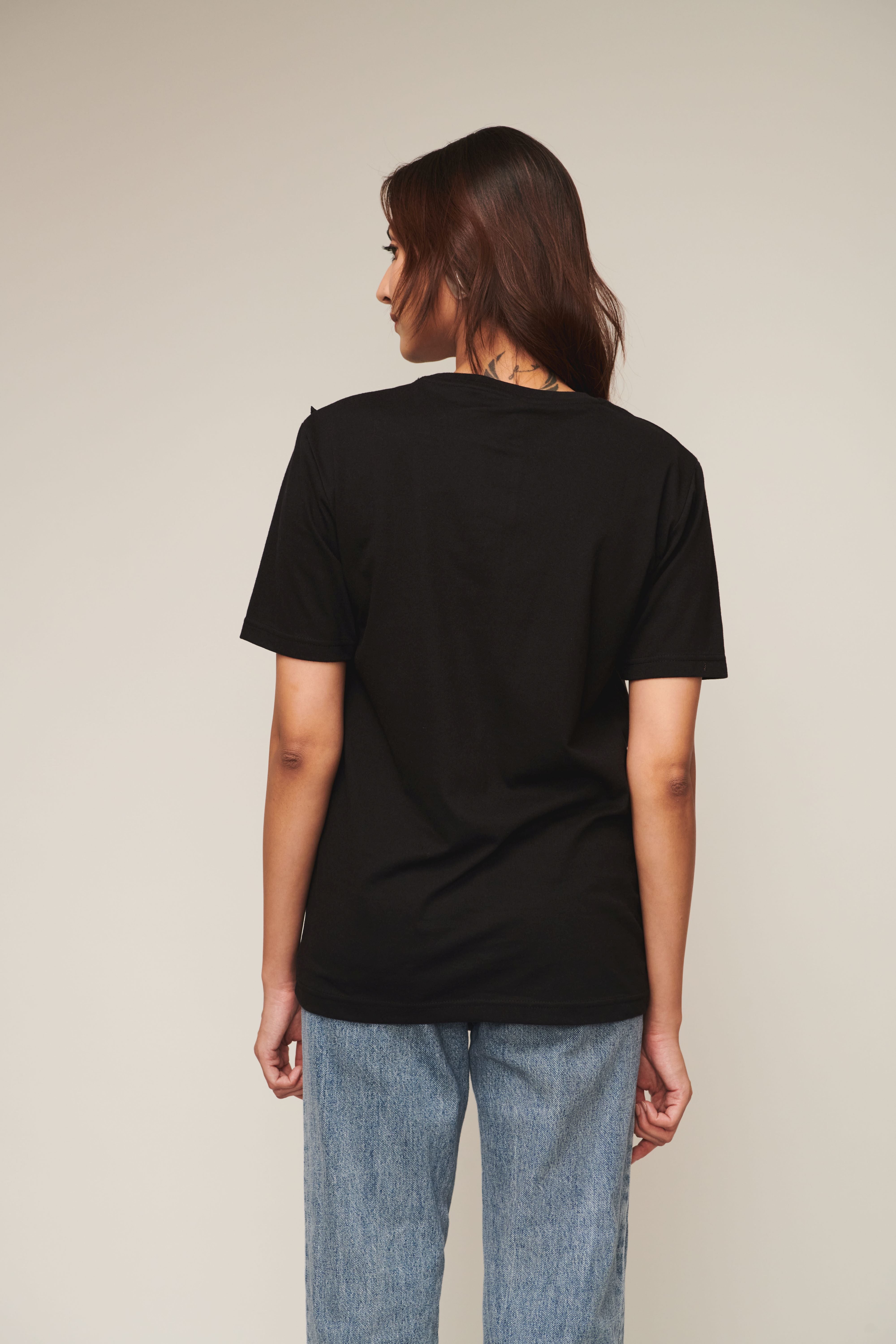 BLACK TSHIRT WITH RHINESTONE FLOWER