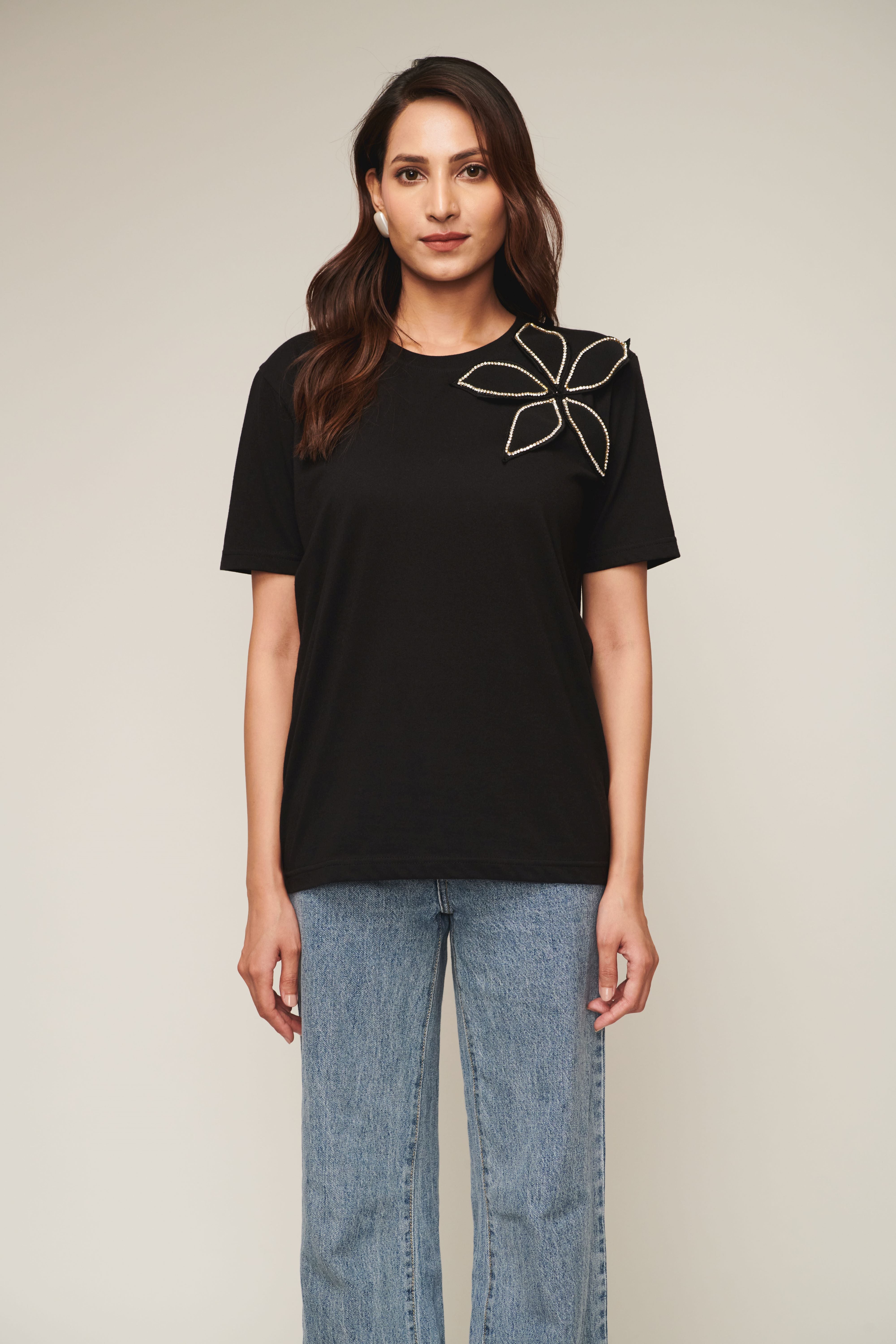 BLACK TSHIRT WITH RHINESTONE FLOWER