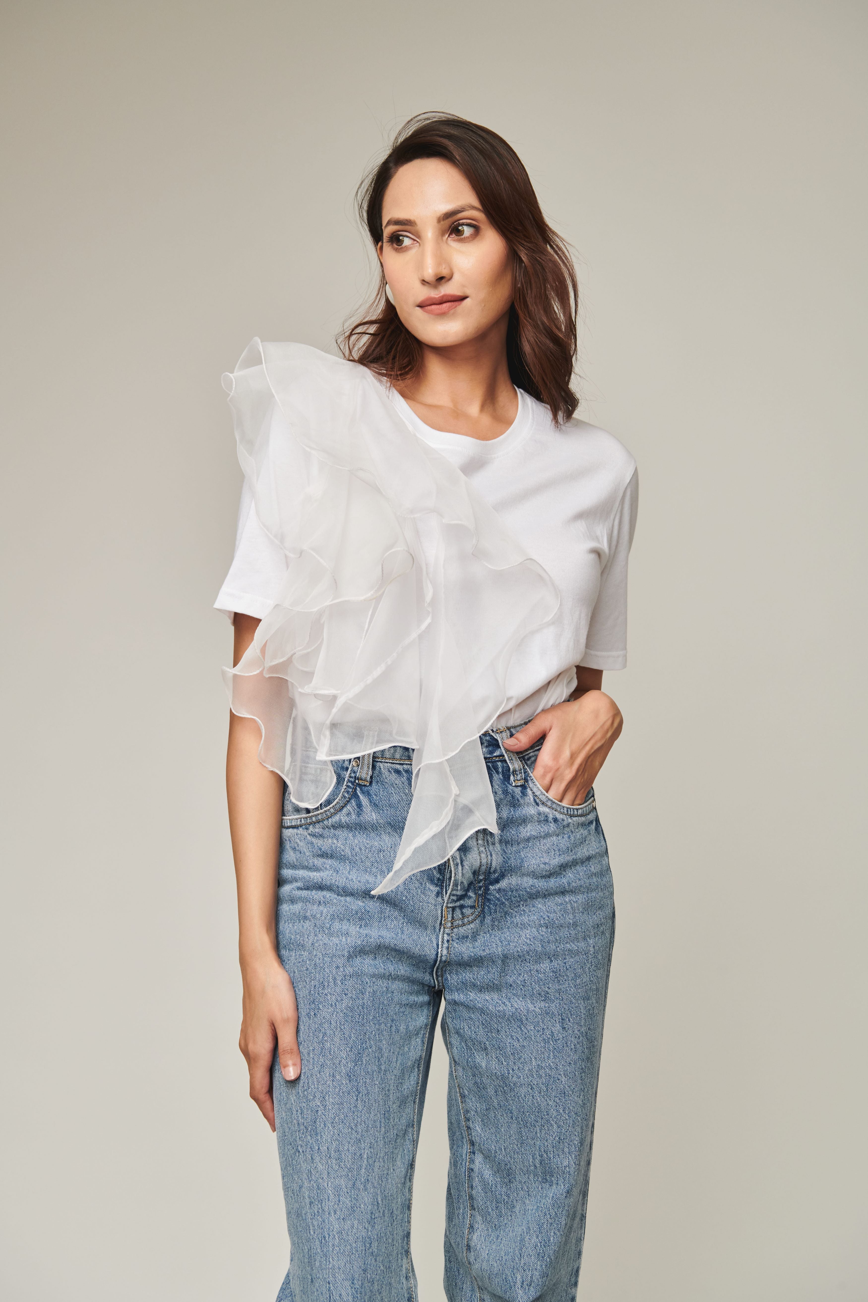 WHITE RUFFLED TSHIRT