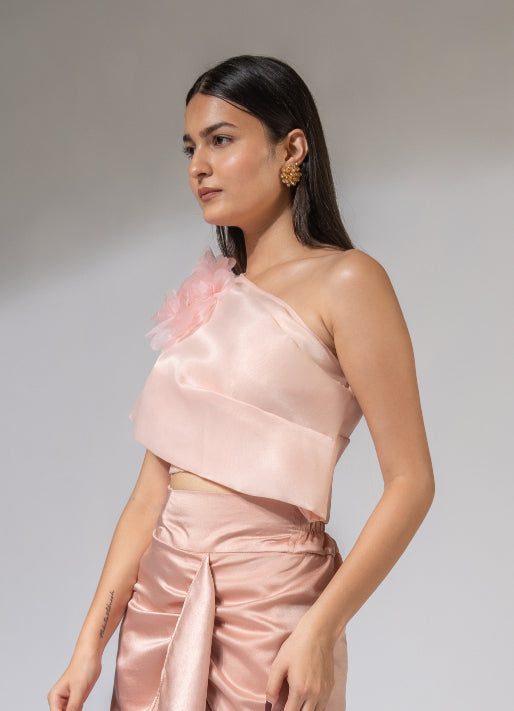 WEAVING CULT PEACH ORGANZA ONE OFF-SHOULDER TOP